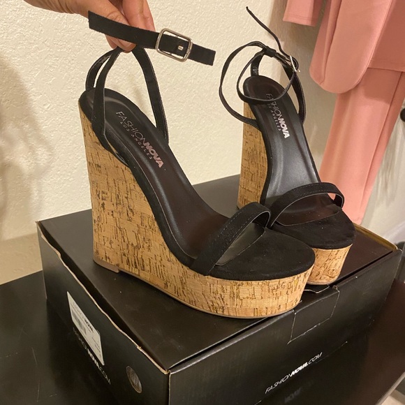 Fashionova Wedge Heels - Picture 4 of 6